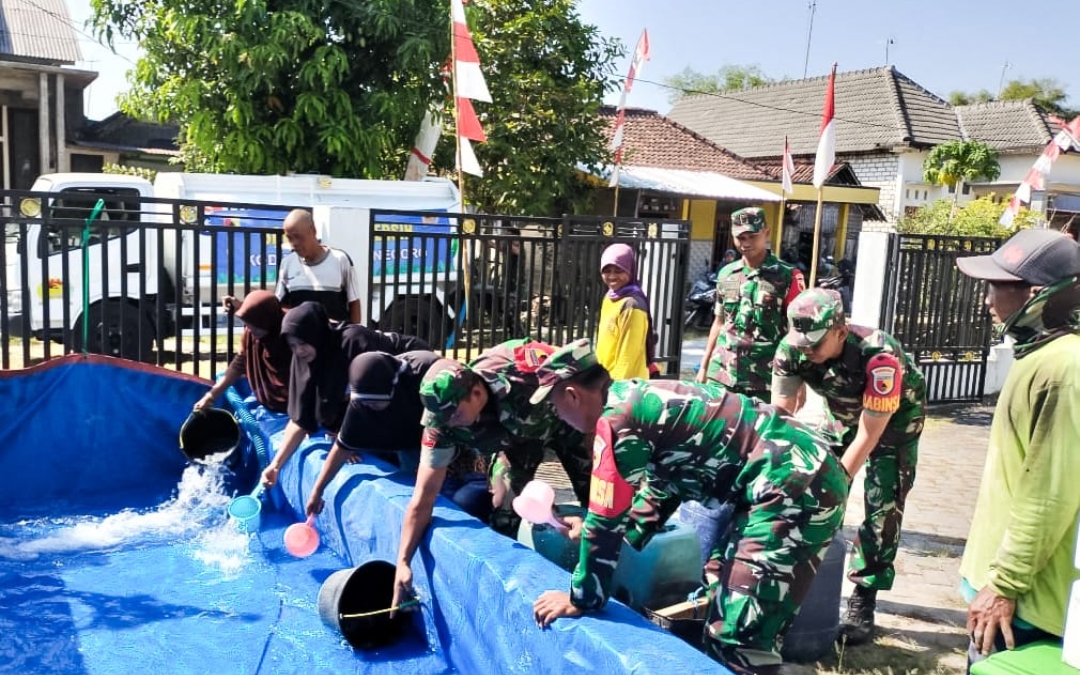 Kodim Bojonegoro Kembali Salurkan Air Bersih Untuk Warga Di Wilayah