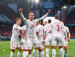 Bekuk Ceko, Denmark ke Semifinal