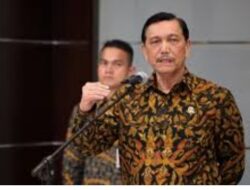 Ke Tempat Ibadah – Mal, Luhut: Yang Datang Harus Sudah Vaksin