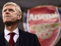 Arsenal Terpuruk, Wenger Ogah Gantikan Arteta