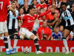 Ronaldo Belum Habis. Cetak 2 Gol saat MU Gulung Newcastle