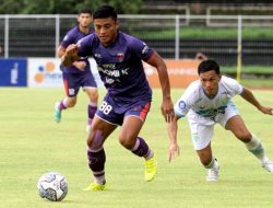 Kurang Beruntung, Persela Kalah Lawan Persita di Stadion Ngurah Rai