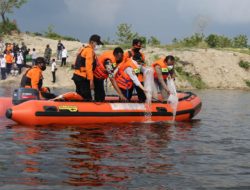 Rawat Ekosistem Bendungan Gongseng, Bupati Tebar 20 Ribu Benih Ikan