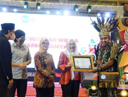 Bupati Bojonegoro Terima Anugerah Widya Wiyata Dharma Satya dari Unesa