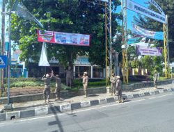 Diduga Tidak Berizin dan Langgar Aturan, Satpol PP Gresik Sweeping Spanduk-Reklame Bermasalah