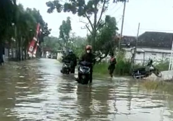 Kali Lamong Meluap, Wilayah Gresik Selatan Kembali Terkepung Banjir ...