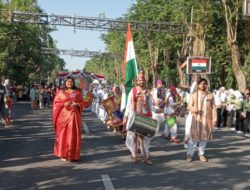 Ikuti Countries Parade, Delegasi Empat Negara Menyapa dan Hibur Warga Bojonegoro