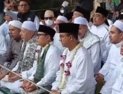 Anggap Balik Kampung, Bersama Cak Imin, Anies Berziarah Bareng di Makam Sunan Ampel