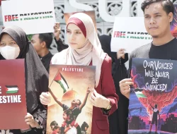 Mahasiswa Palestina Gelar Salat Gaib dengan Mahasiswa di Kampus UM Surabaya