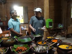 Tak Bosan Promosikan Bojonegoro, Pj. Bupati Adriyanto dan Istri Kenalkan Kuliner Khas Desa