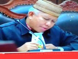 Sistem Hukum dan Demokrasi yang Tergadaikan