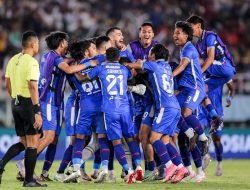 Kalahkan Borneo FC lewat Adu Penalti, Arema FC Gondol Piala Presiden