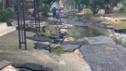 Hanya Setebal Karpet, Jalan Poros Desa Brangkal-Margorejo Ngelupas, DPRD Salahkan Warga