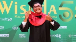 Berbekal Hasil Ojol dan Ukir Prestasi Internasional, Ilham Raih Cumlaude