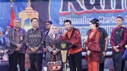 Lamongan Gelar Fashion Parade Season III, Arumi Bachsin Beri Apresiasi